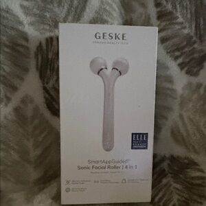 Elle SmartAppGuided Sonic Facial Roller - White